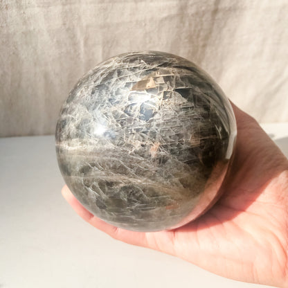 Black Moonstone Sphere L (9cm)