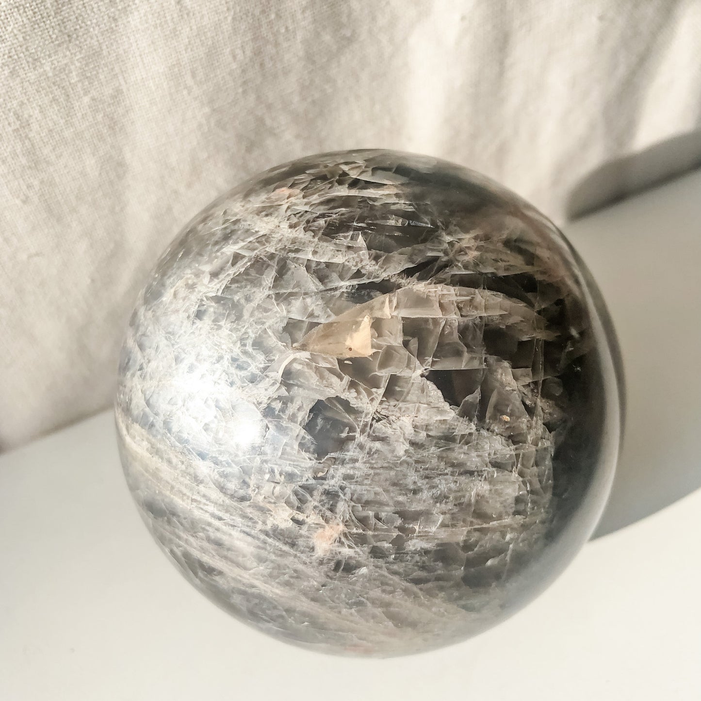 Black Moonstone Sphere L (9cm)