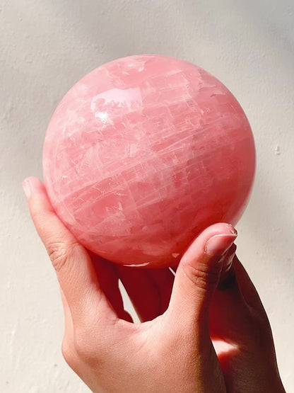 Rose Quartz Sphere L (1.51kg)